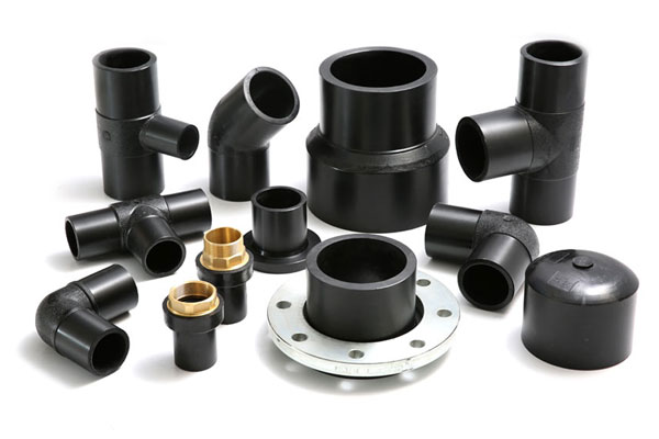 Fitting HDPE berfungsi sebagai sambungan antar pipa dengan berbagai bentuk dan ukuran, memastikan sistem perpipaan lebih rapi, kuat, dan tahan lama.